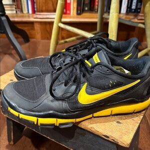 Nike livestrong men's Black and Yellow Running sneakers